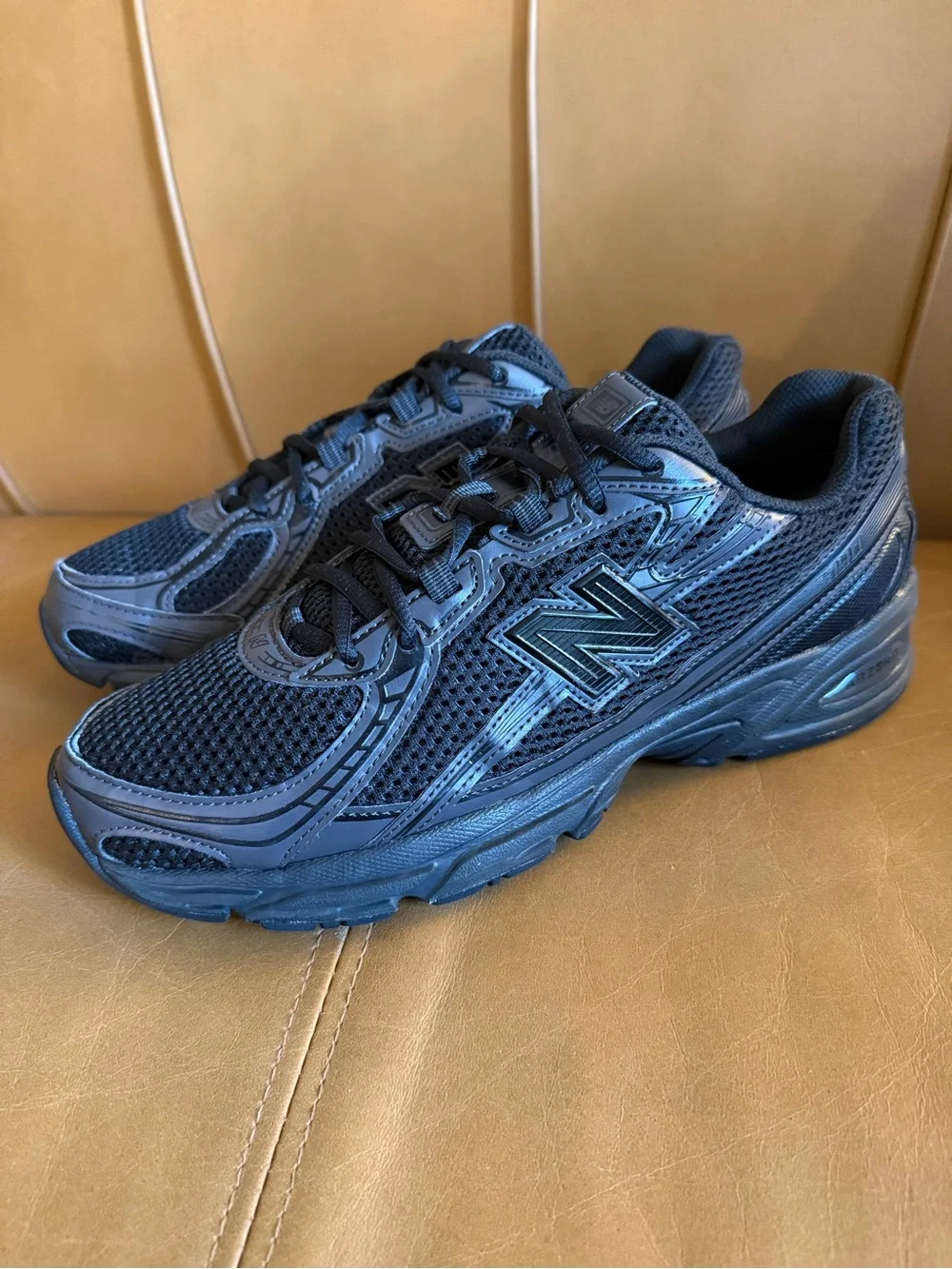 New Balance 740v2 Mens Size 10 Black Gray Athletic Running Shoes Sneakers